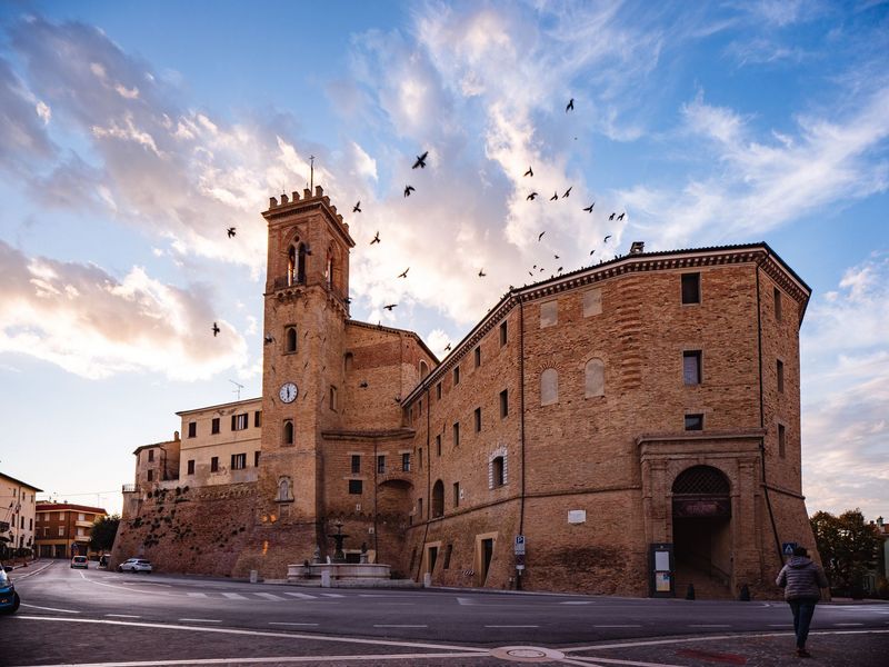 san costanzo piazza perticari